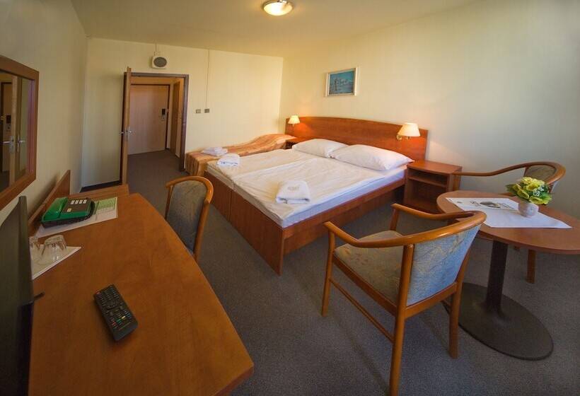 Standard Triple Room, Krystal
