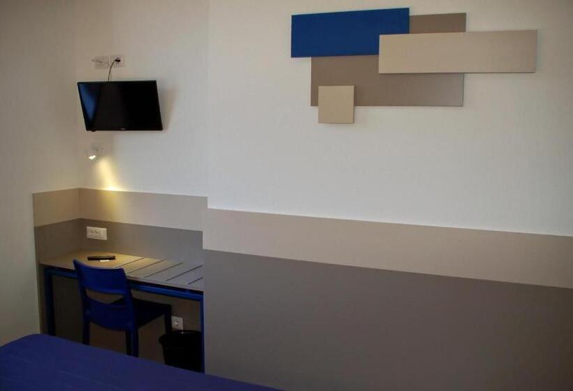 اتاق اکونومی, Martini