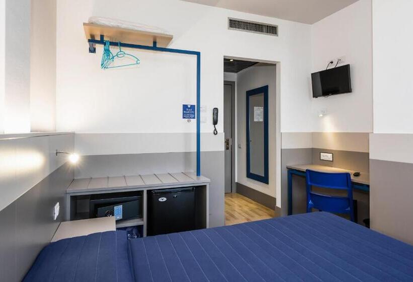 اتاق اکونومی, Martini