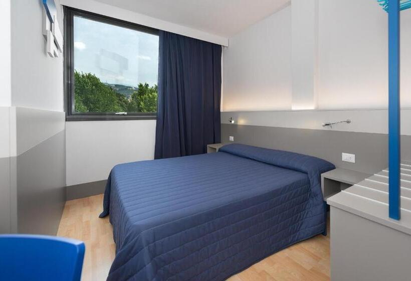 اتاق اکونومی, Martini