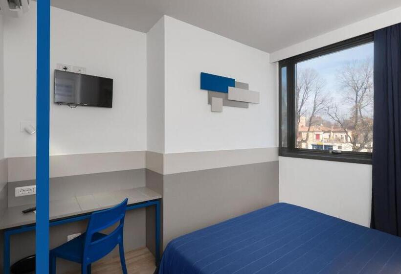 اتاق اکونومی, Martini