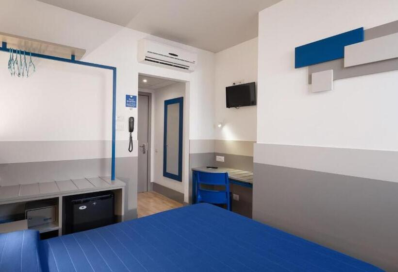 اتاق اکونومی, Martini