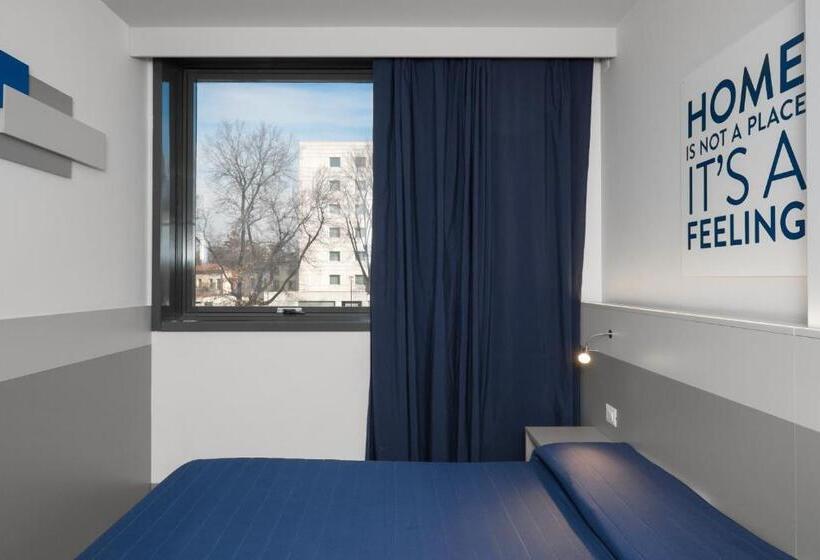 اتاق اکونومی, Martini