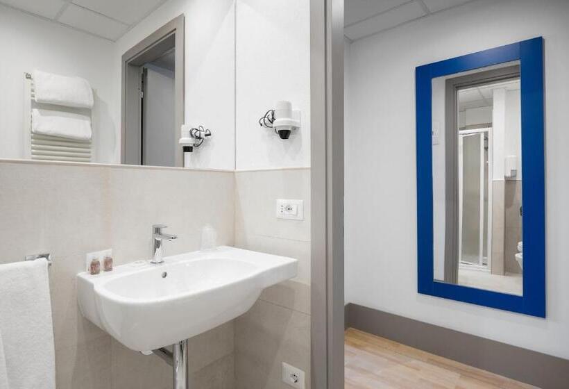 اتاق اکونومی, Martini