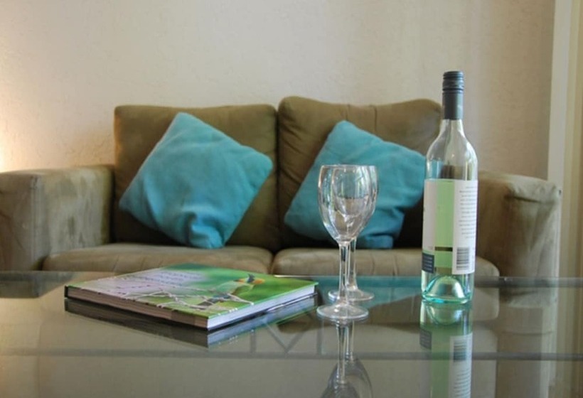 プールビュースタンダードステューディオ, Port Douglas Retreat