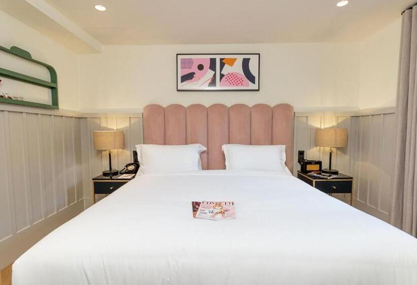 חדר דחוקס עם מיטת קינג, The Clarence