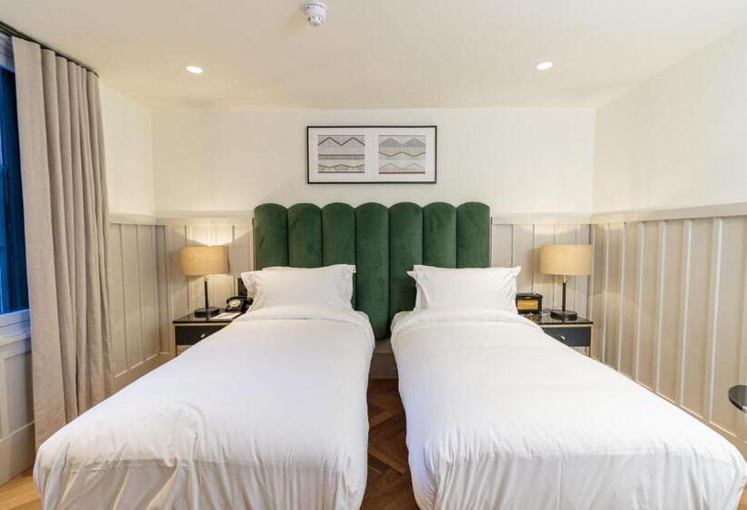 חדר דחוקס עם מיטת קינג, The Clarence