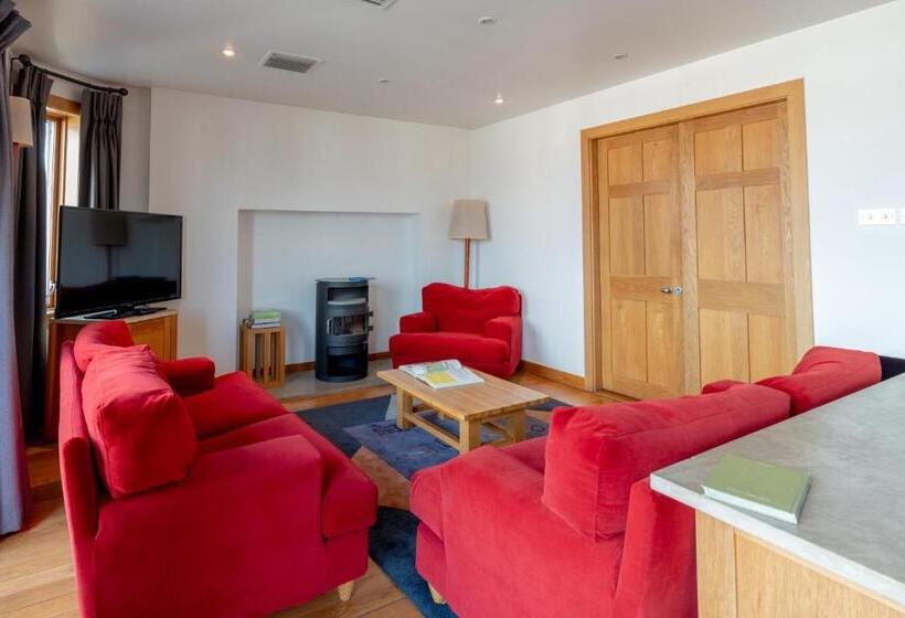 חדר פנטהאוז, The Clarence