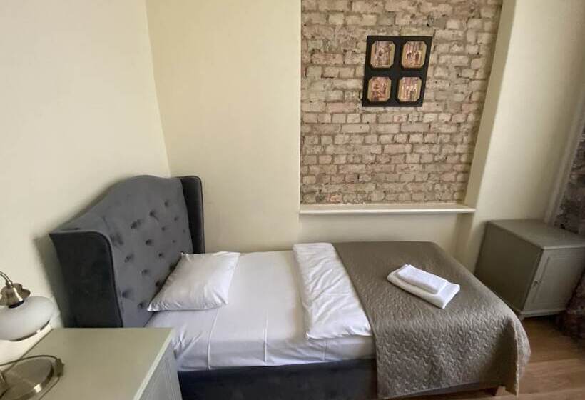 اتاق استاندارد یک نفره, Viktorija