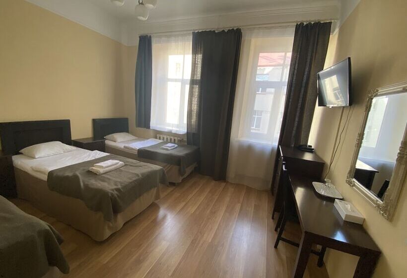 اتاق استاندارد سه نفره, Viktorija