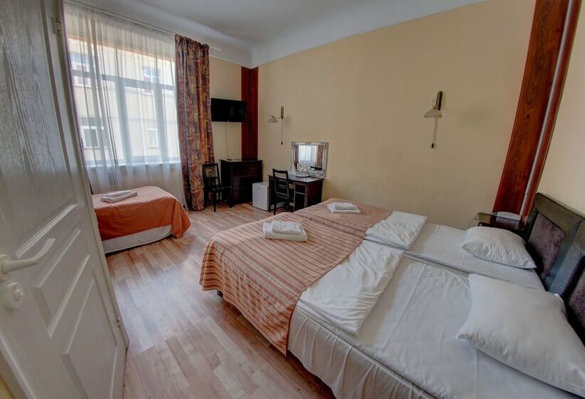 اتاق استاندارد سه نفره, Viktorija