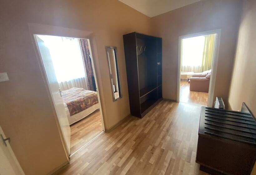 اتاق خانوادگی, Viktorija