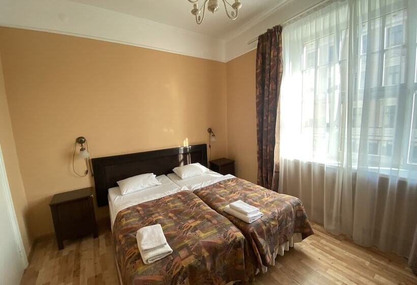 اتاق خانوادگی, Viktorija