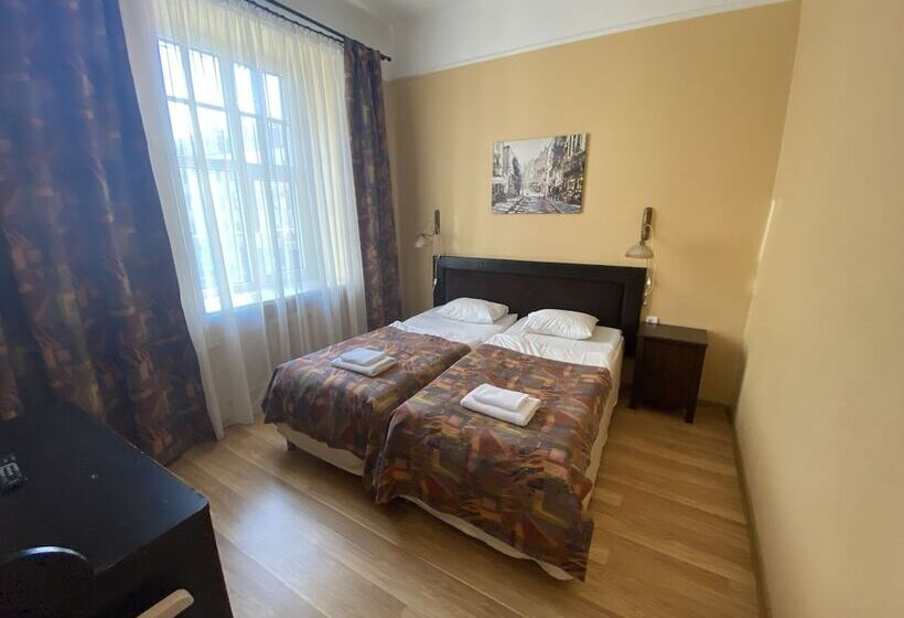 اتاق خانوادگی, Viktorija