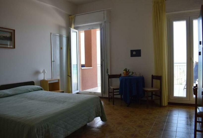 Номер Стандарт Вид на Сад, Astoria