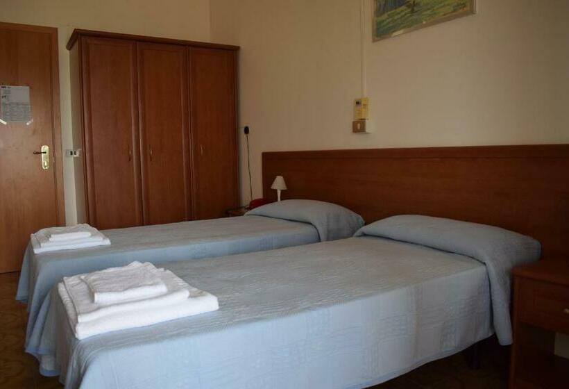 Номер Стандарт Вид на Сад, Astoria