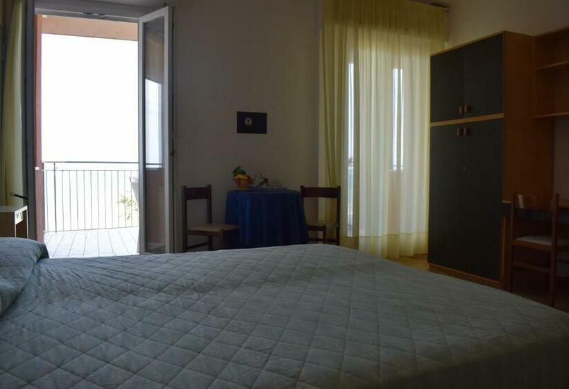 Номер Стандарт Вид на Сад, Astoria