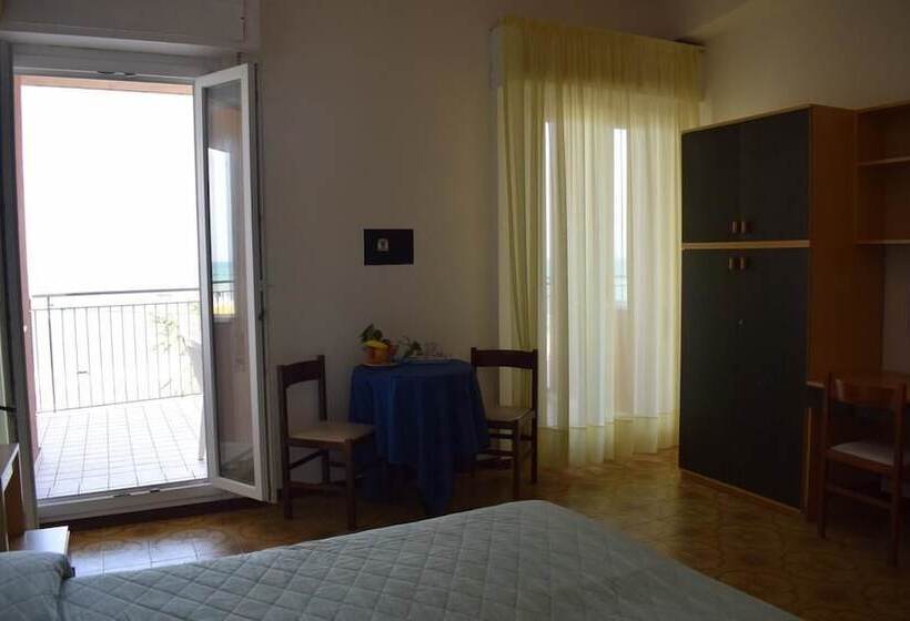 Одноместный Номер Вид на Сад, Astoria