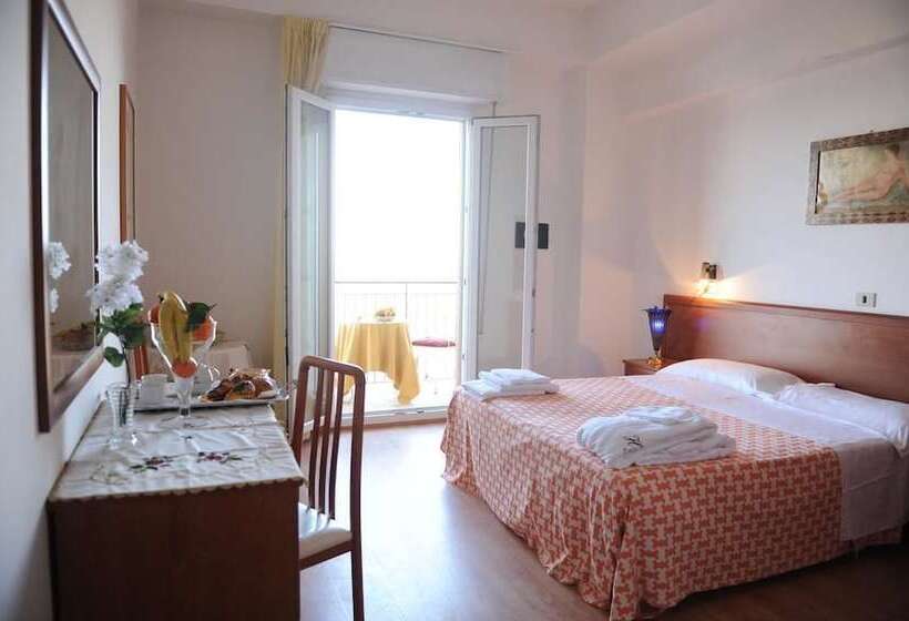 Одноместный Номер Вид на Сад, Astoria