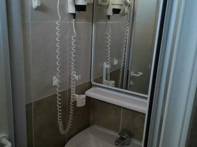 Четырехместный Номер Стандарт Вид на Сад, Astoria