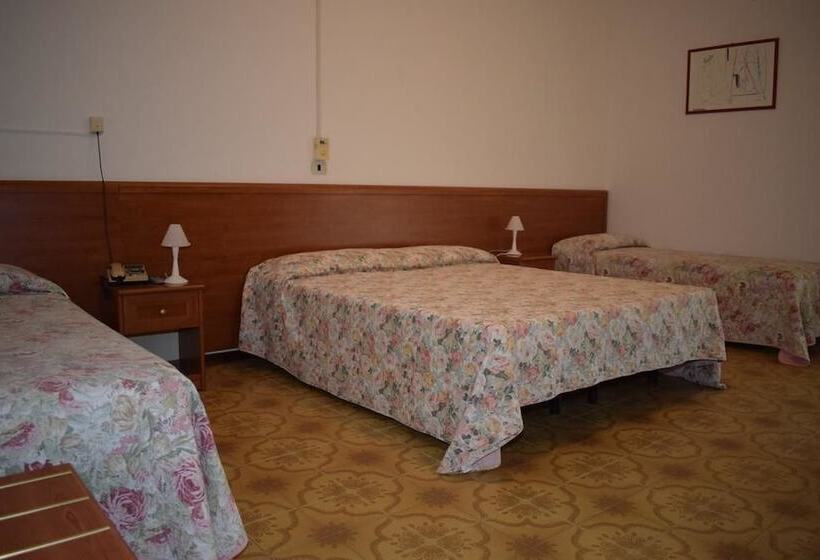 Трехместный Номер Superior, Astoria