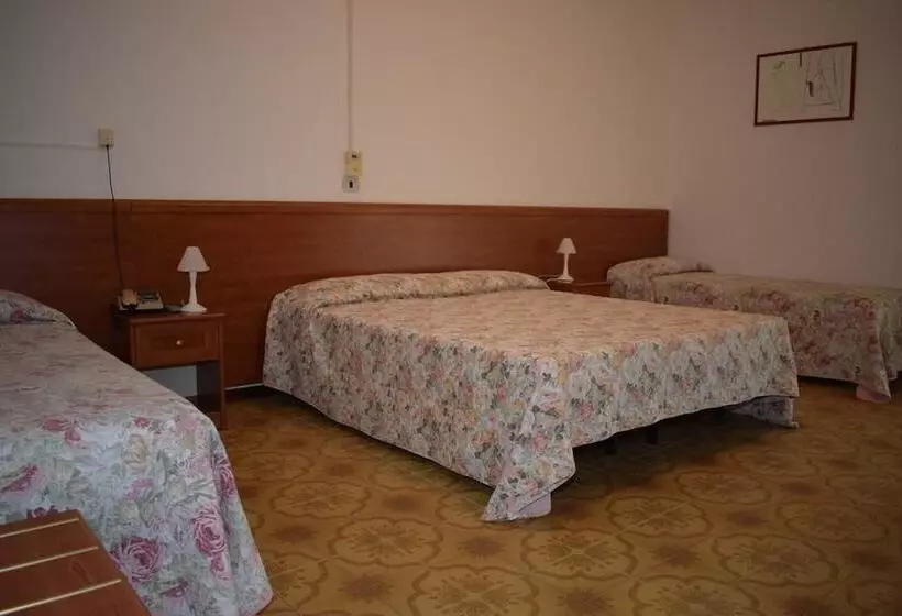 اتاق سوپریور سه تخته, Astoria