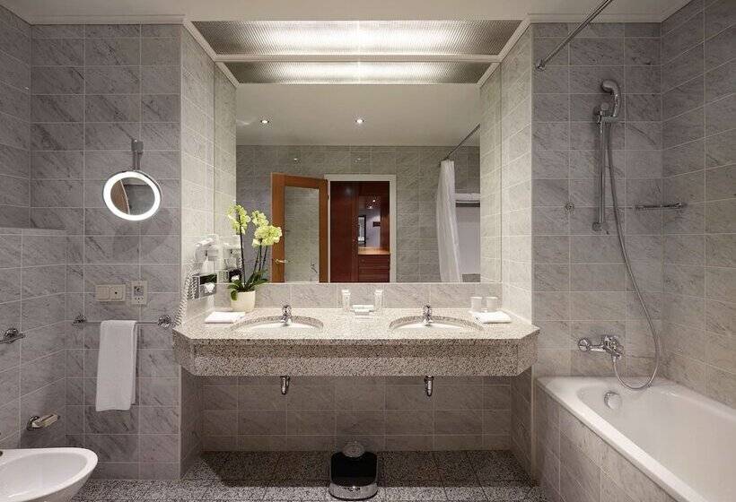 Номер Deluxe, Baltschug Kempinski Moscow