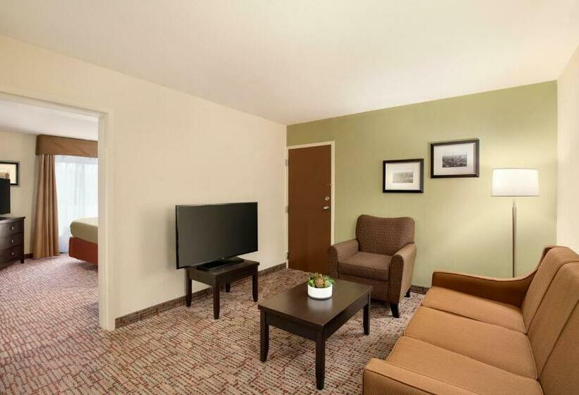 キングサイズベッドのスイートルーム, Baymont By Wyndham Augusta West