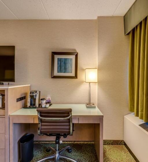 غرفه قياسيه سريرين مزدوجين, Crowne Plaza Lansing, An Ihg