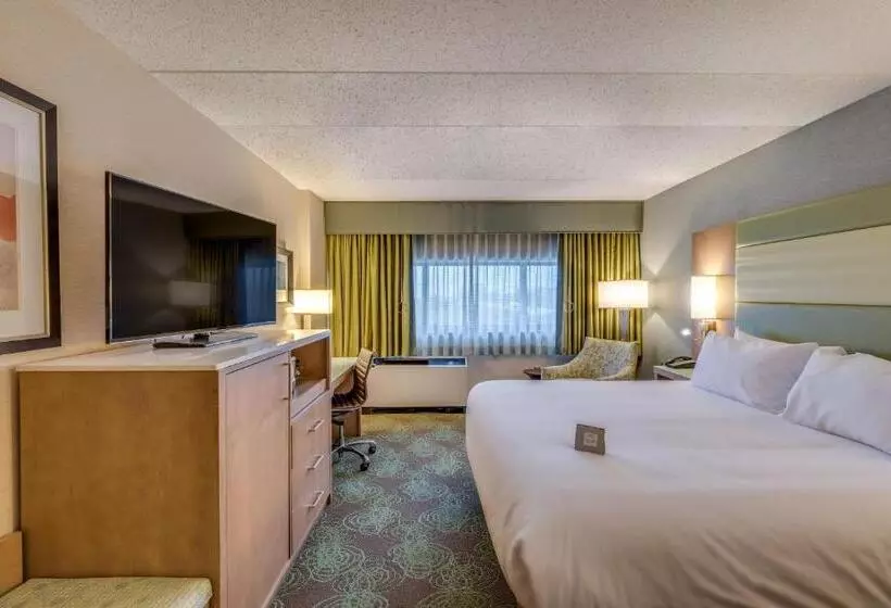 اتاق استاندارد با تخت بزرگ برای معلولان, Crowne Plaza Lansing, An Ihg