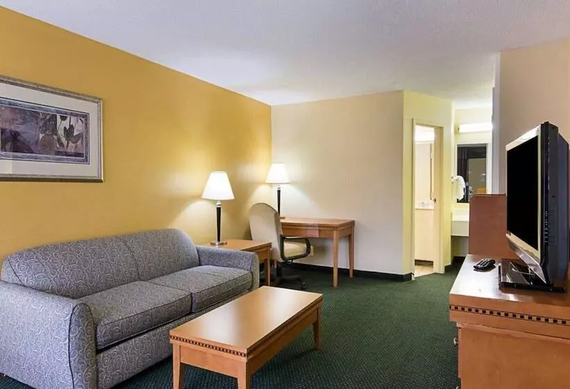 سوییت, Days Inn & Suites By Wyndham Colonial