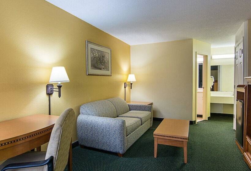 Люкс, Days Inn & Suites By Wyndham Colonial