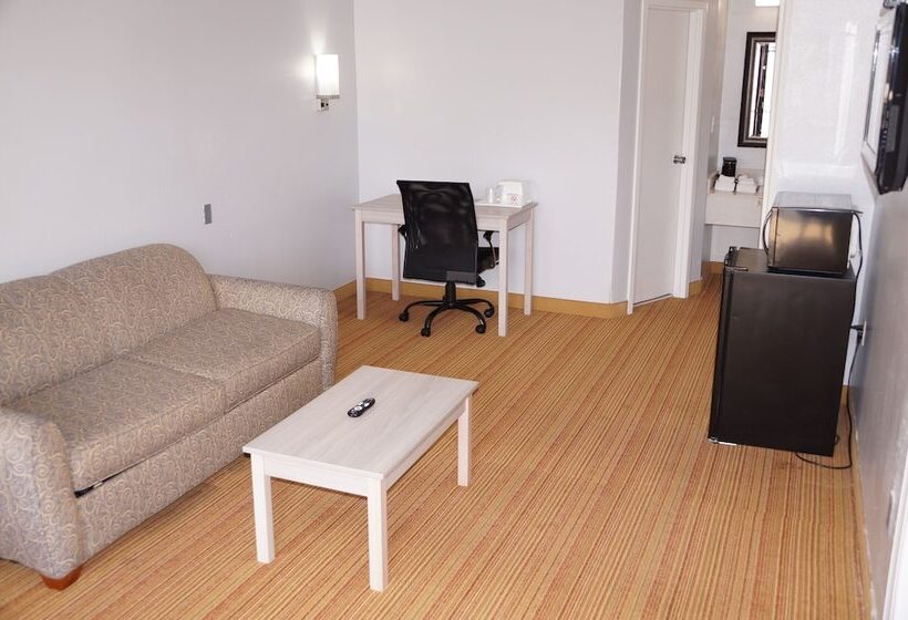 스위트, Days Inn & Suites By Wyndham Colonial