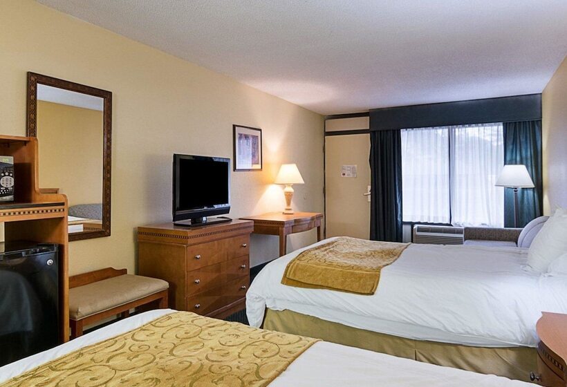 Номер Deluxe, Days Inn & Suites By Wyndham Colonial