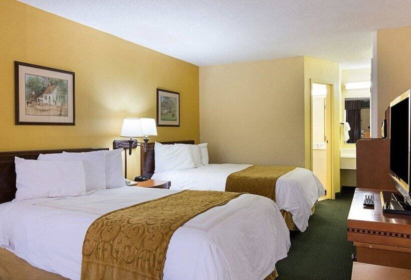 스탠다드 룸 더블 침대 2개, Days Inn & Suites By Wyndham Colonial