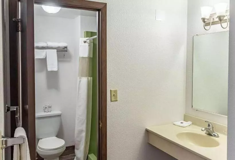 キングサイズベッドのデラックスルーム, Motel 6 Fond Du Lac, Wi