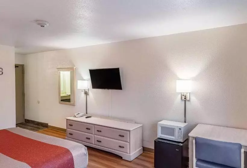 キングサイズベッドのデラックスルーム, Motel 6 Fond Du Lac, Wi