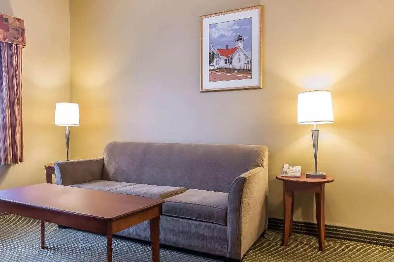 キングサイズベッドのスイートルーム, Quality Inn & Suites