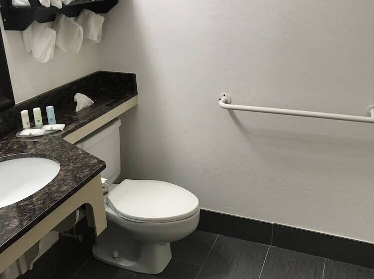 غرفه قياسيه سريرين مزدوجين, Quality Inn Cromwell  Middletown