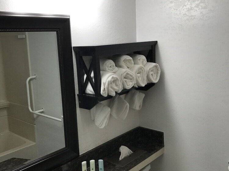 غرفه قياسيه سريرين مزدوجين, Quality Inn Cromwell  Middletown