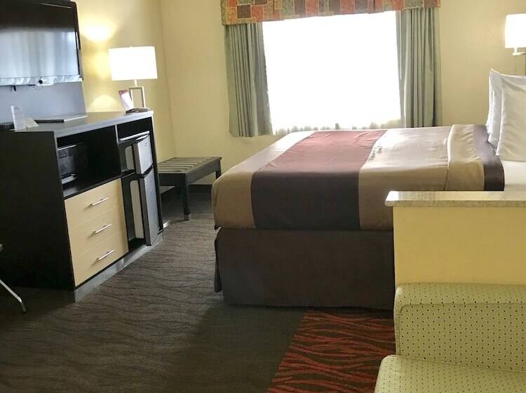 جناح, Quality Inn & Suites