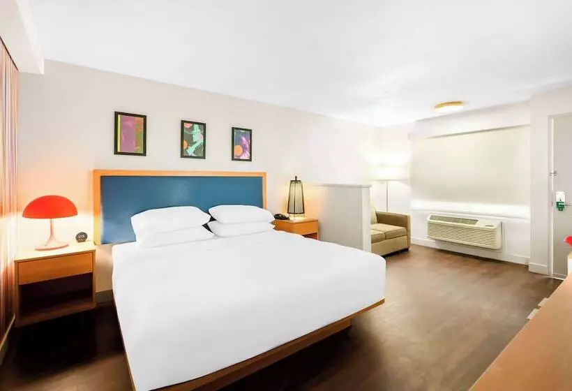 سوییت جونیور, Signature Inn Indio I 10