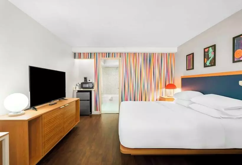 سوییت جونیور, Signature Inn Indio I 10