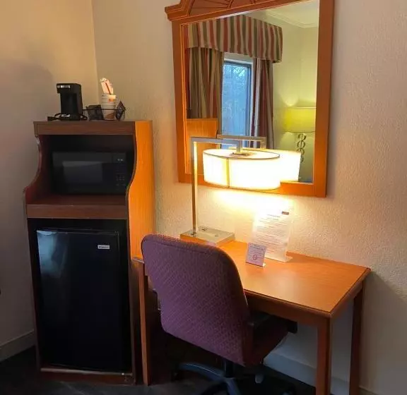 スイート, Quality Suites Altavista   Lynchburg South