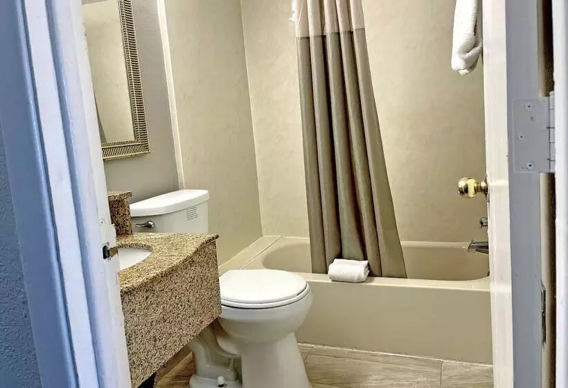 ２ダブルベッドのスタンダードルーム, Red Carpet Inn Philadelphia Airport