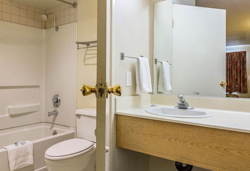 ２ダブルベッドのスタンダードルーム, Rodeway Inn Magic Mountain Area