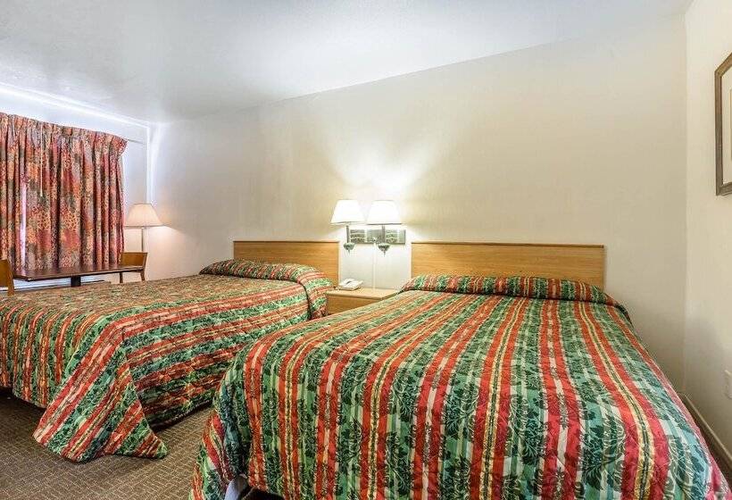 스탠다드 룸 더블 침대 2개, Rodeway Inn Magic Mountain Area