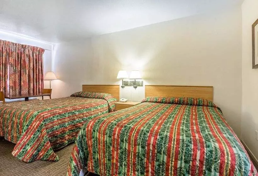 اتاق استاندارد با 2 تخت دوبل, Rodeway Inn Magic Mountain Area