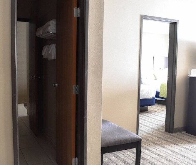 جناح, Best Western Providence Warwick Airport Inn