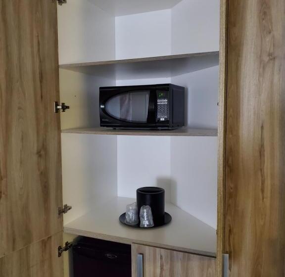 带大床的套房, Best Western Hotel Brossard